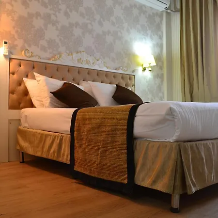 In Hotel Estambul