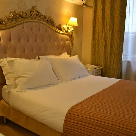 In Hotel Estambul